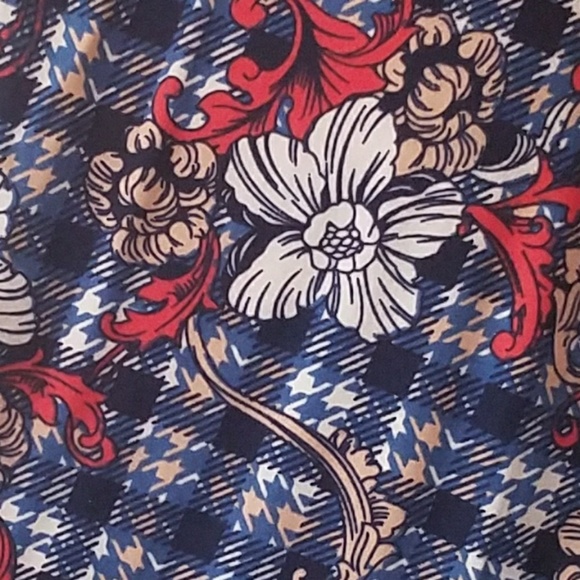 Flowers on plaid - Picture 3 of 3
